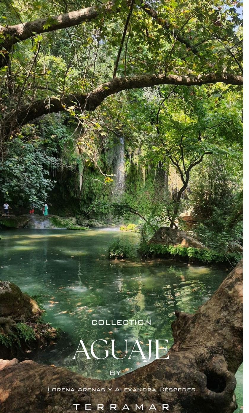 Portada de la colección Aguaje: laguna natural rodeada de vegetación